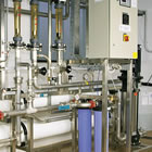 Instalación para el tratamiento de agua utilizada en operaciones vitales de planta lechera. Se logro una eficiencia máxima con la bomba CR multietapas y varias bombas dosificadoras de Grundfos que administran químicos.